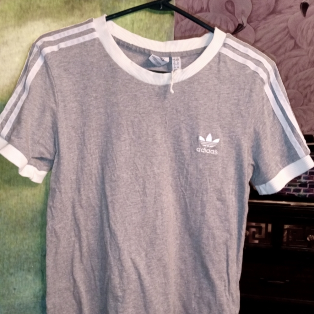 Vintage Adidas women's grey 3strips classic tee size large worn once!